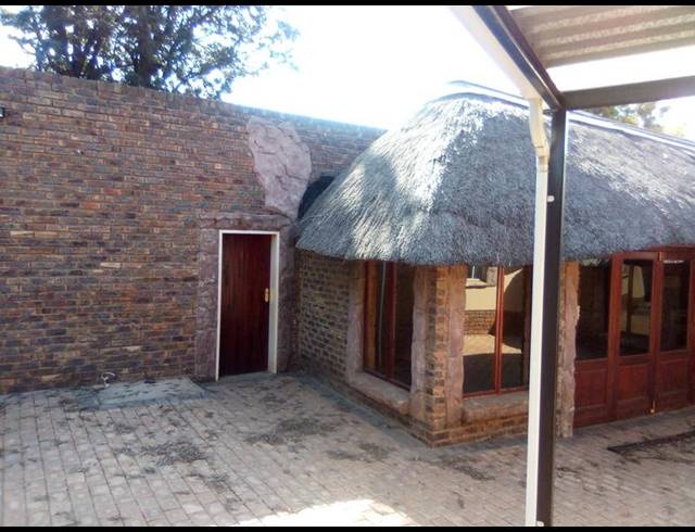 4 BEDROOM HOUSE FOR SALE IN ROOIHUISKRAAL